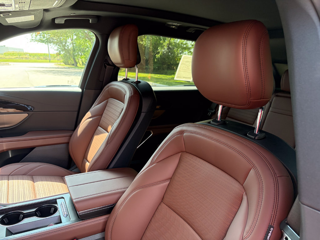New 2026 Lincoln Nautilus Reserve w/ Jet Appearance Package AWD/4WD image 12