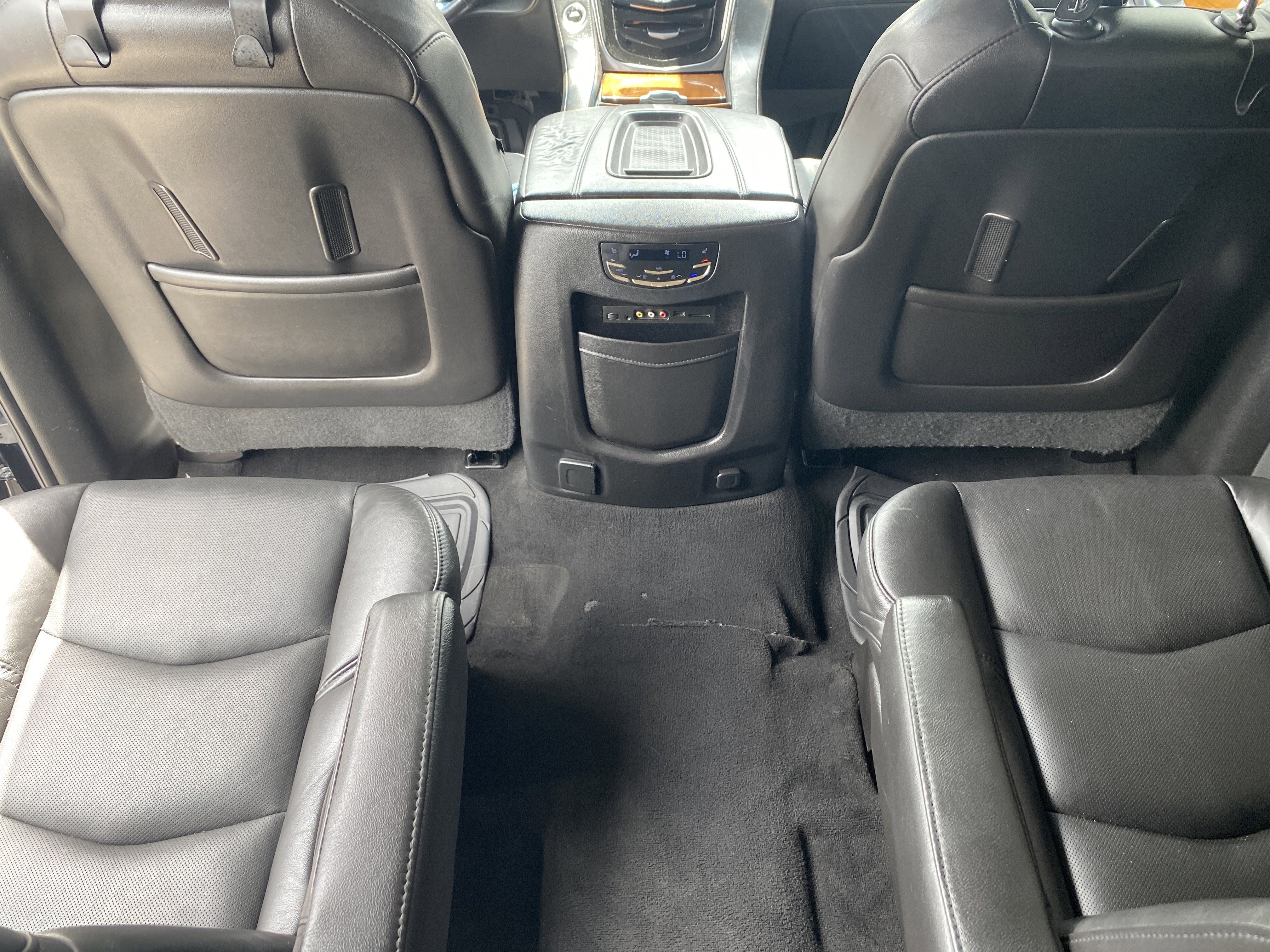 Used 2016 Cadillac Escalade ESV Luxury RWD image 16