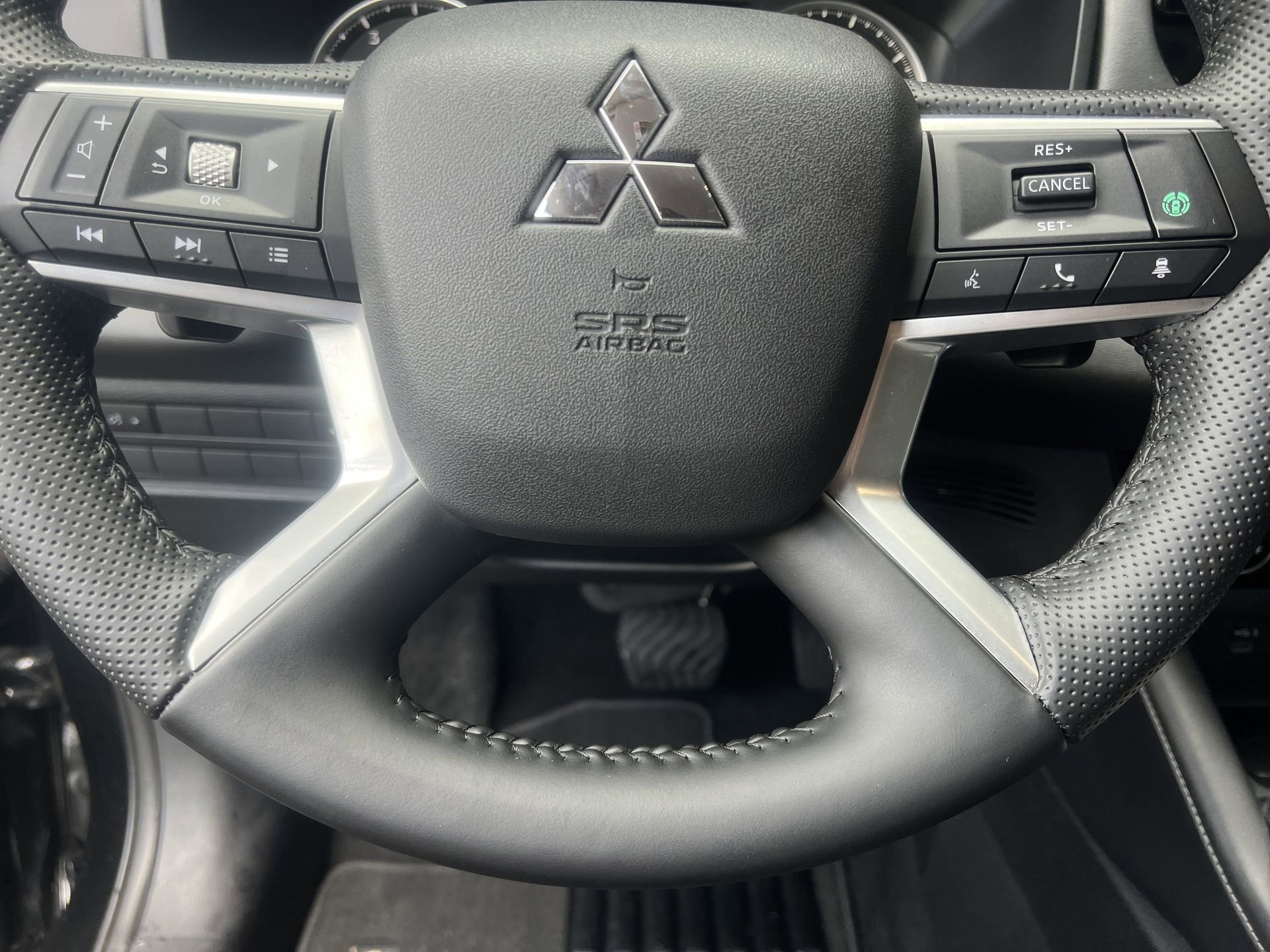 Used 2025 Mitsubishi Outlander SE FWD image 8