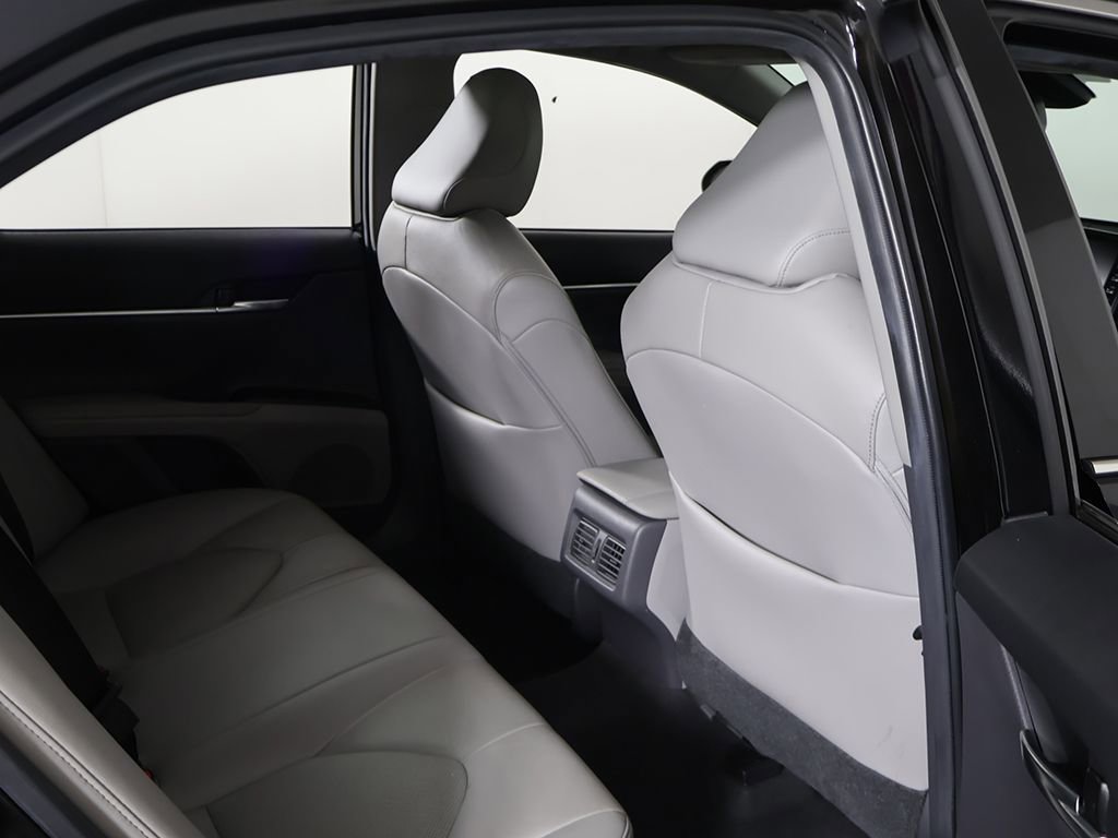 Used 2021 Toyota Camry XLE FWD image 28