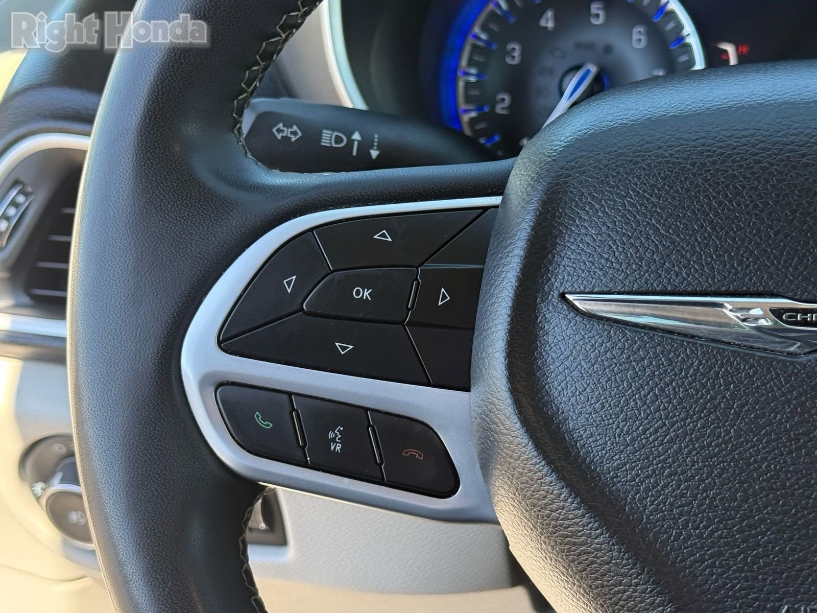 Used 2022 Chrysler Pacifica Touring-L image 17