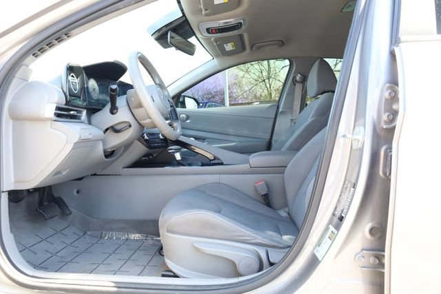 Used 2023 Hyundai Elantra SEL w/ Convenience Package image 11