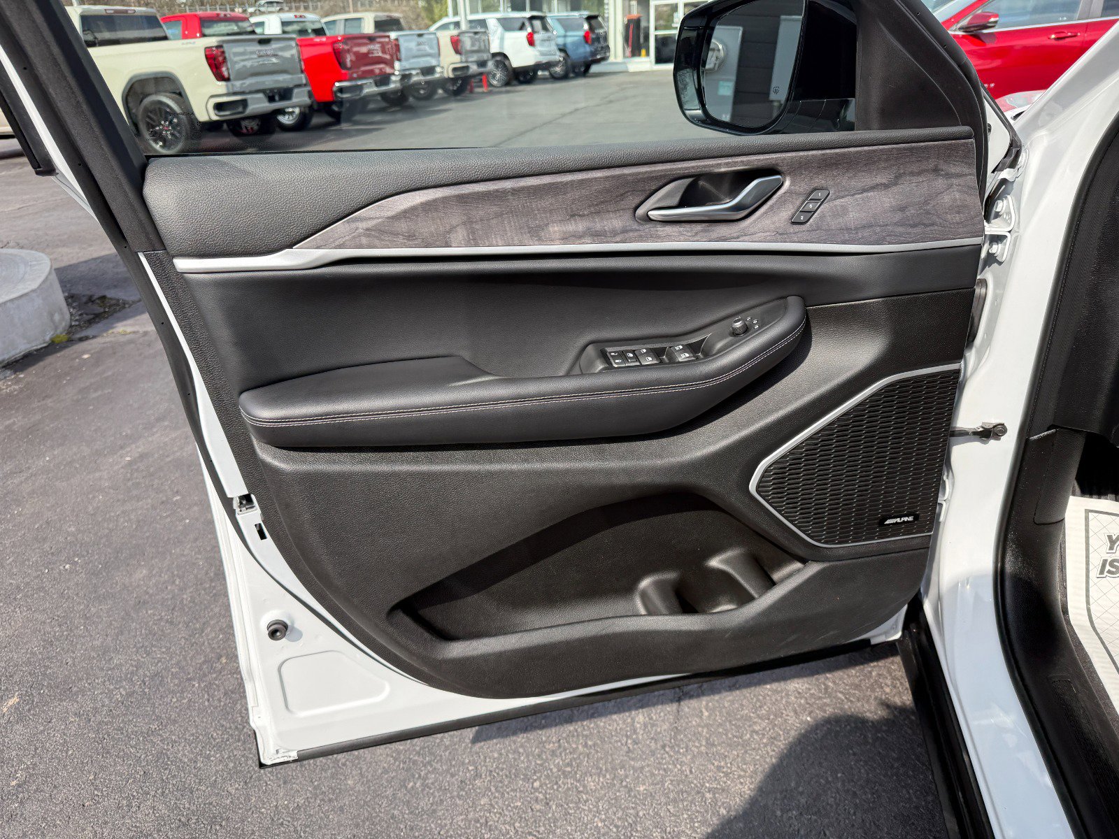 Used 2022 Jeep Grand Cherokee L Limited AWD/4WD image 15
