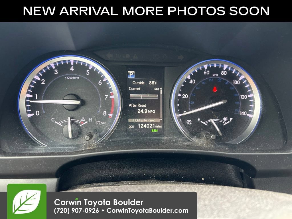 Used 2017 Toyota Highlander XLE w/ Carpet Mat Package AWD/4WD image 10