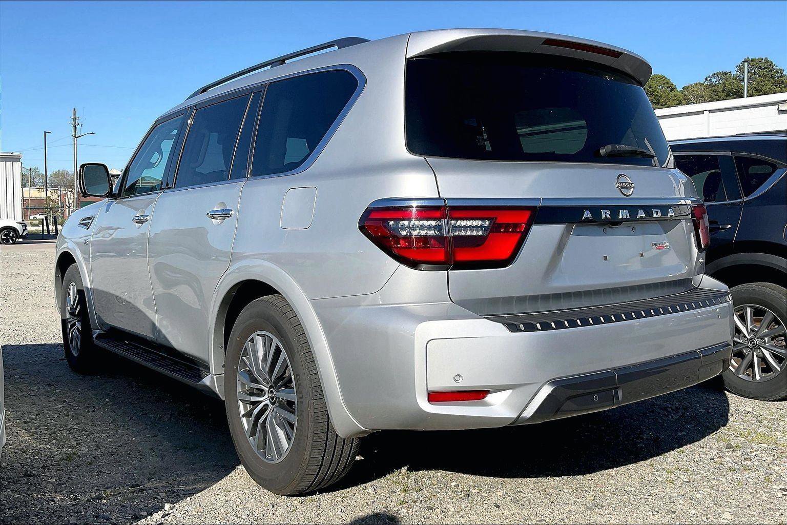 Used 2021 Nissan Armada SL w/ Captain's Chairs Package image 4