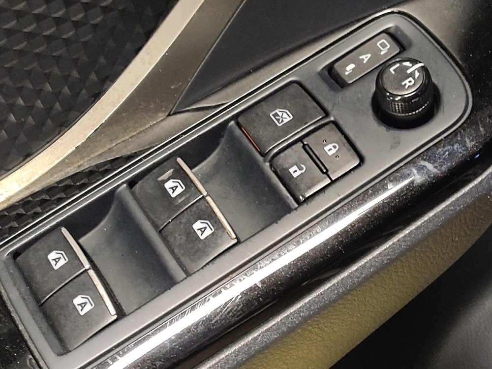 Used 2019 Toyota C-HR XLE FWD image 27