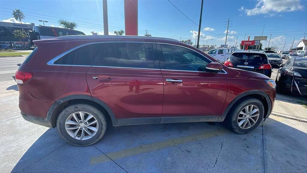 Used 2016 Kia Sorento LX w/ LX Convenience Package image 4