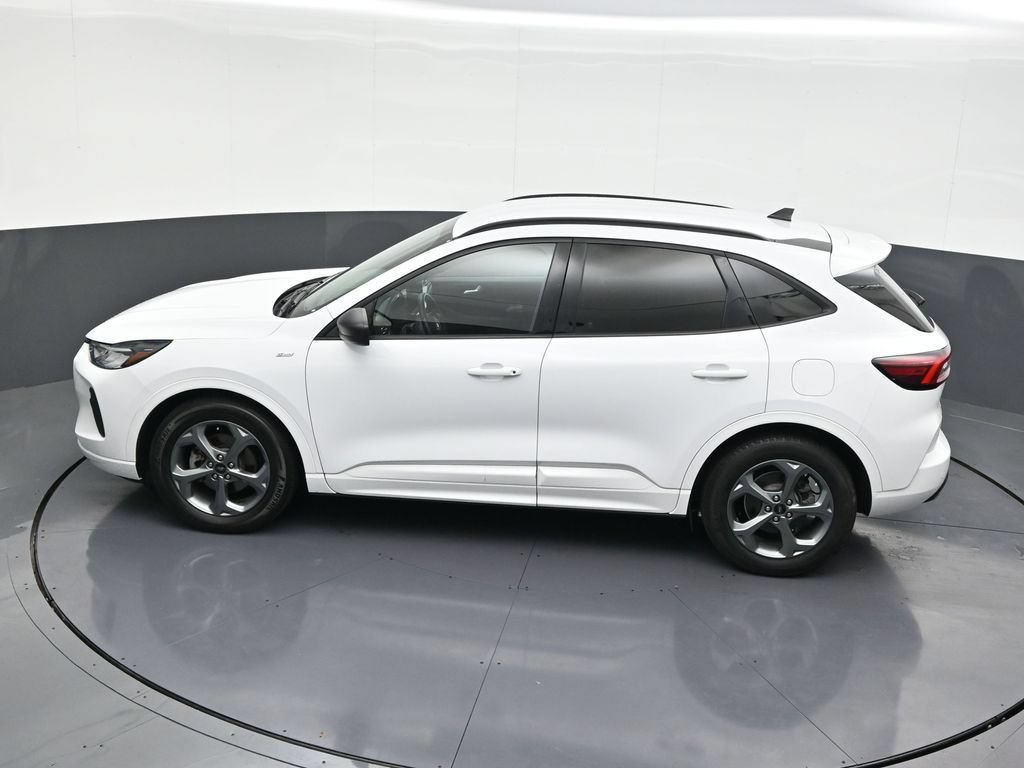 Used 2023 Ford Escape ST-Line w/ Tech Pack #1 FWD image 16