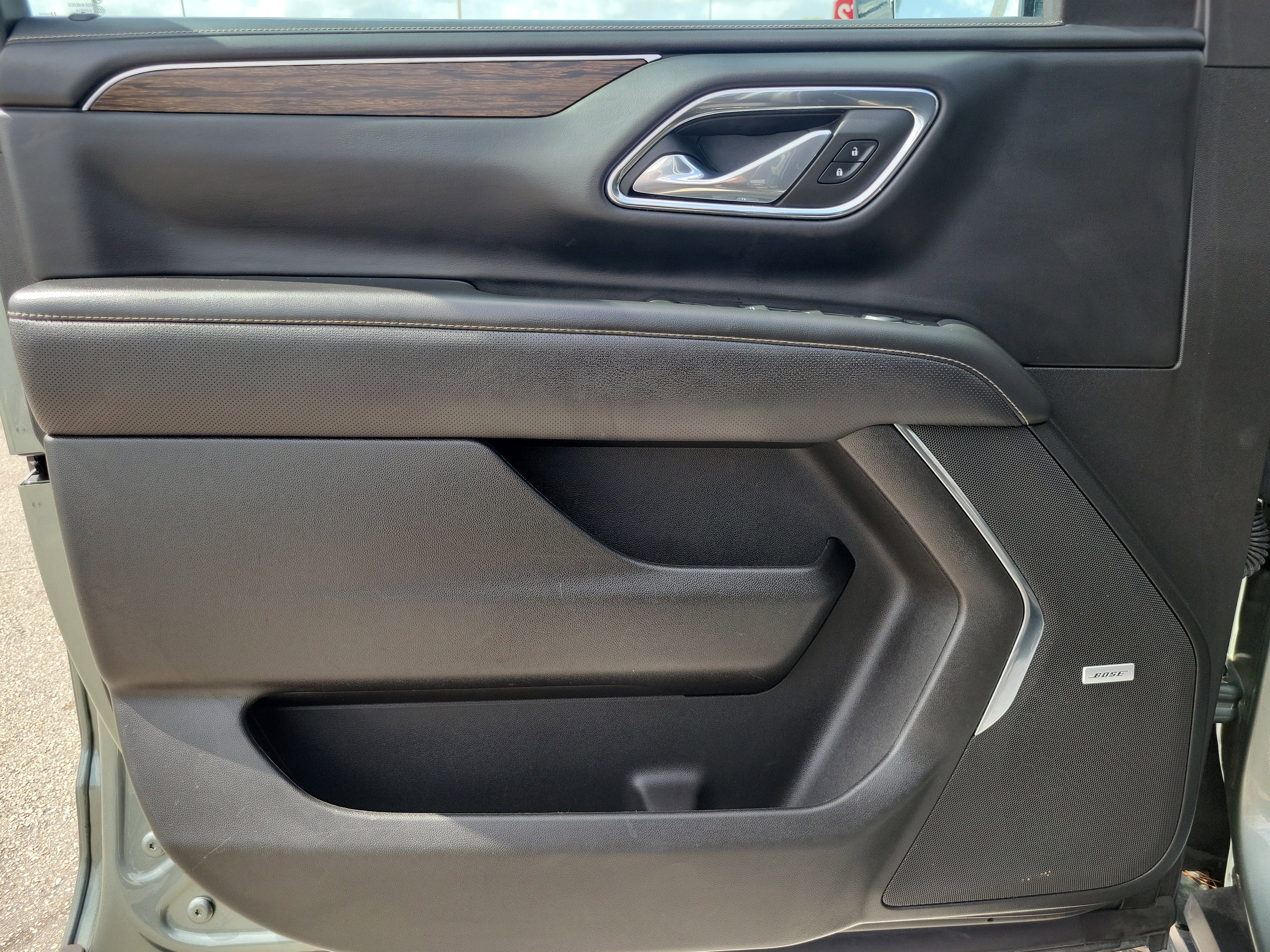 Used 2023 Chevrolet Suburban Premier image 23