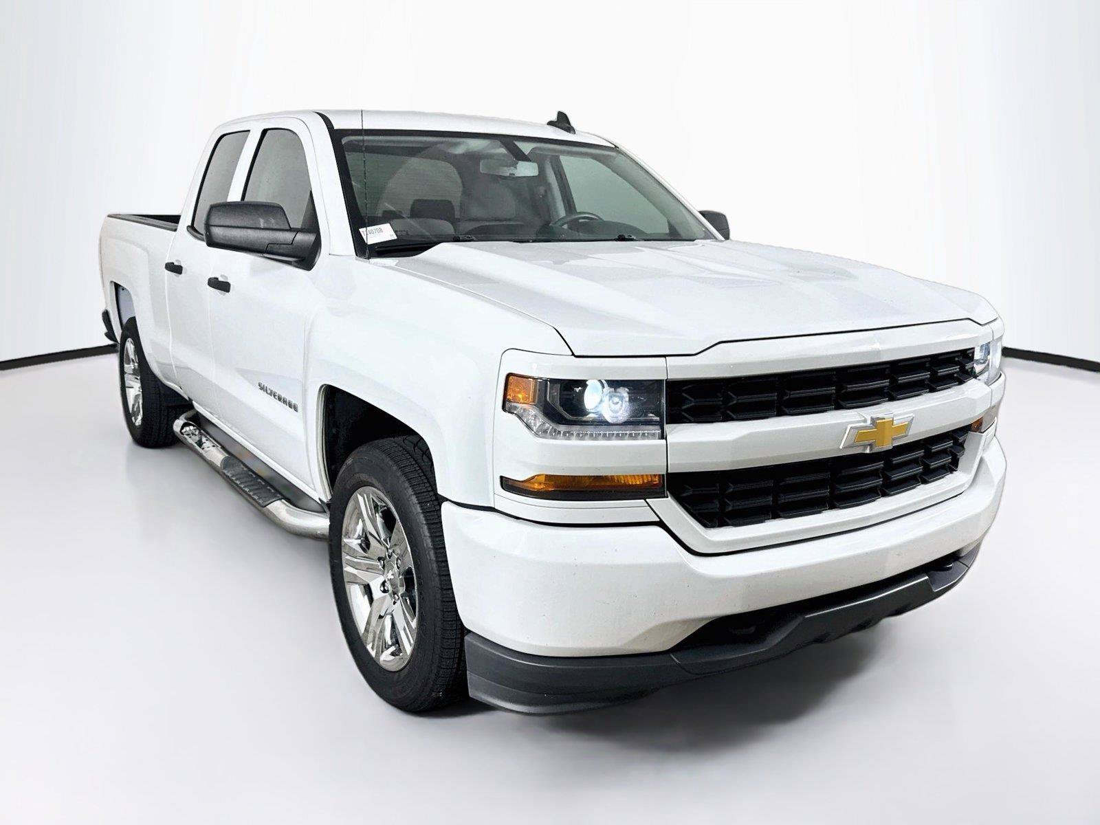 Used 2018 Chevrolet Silverado 1500 Custom w/ Custom Convenience Package RWD image 6