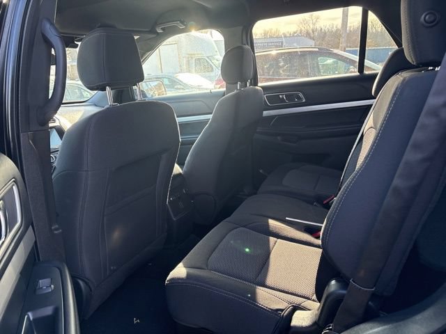 Used 2017 Ford Explorer XLT w/ XLT Technology Feature Bundle AWD/4WD image 9