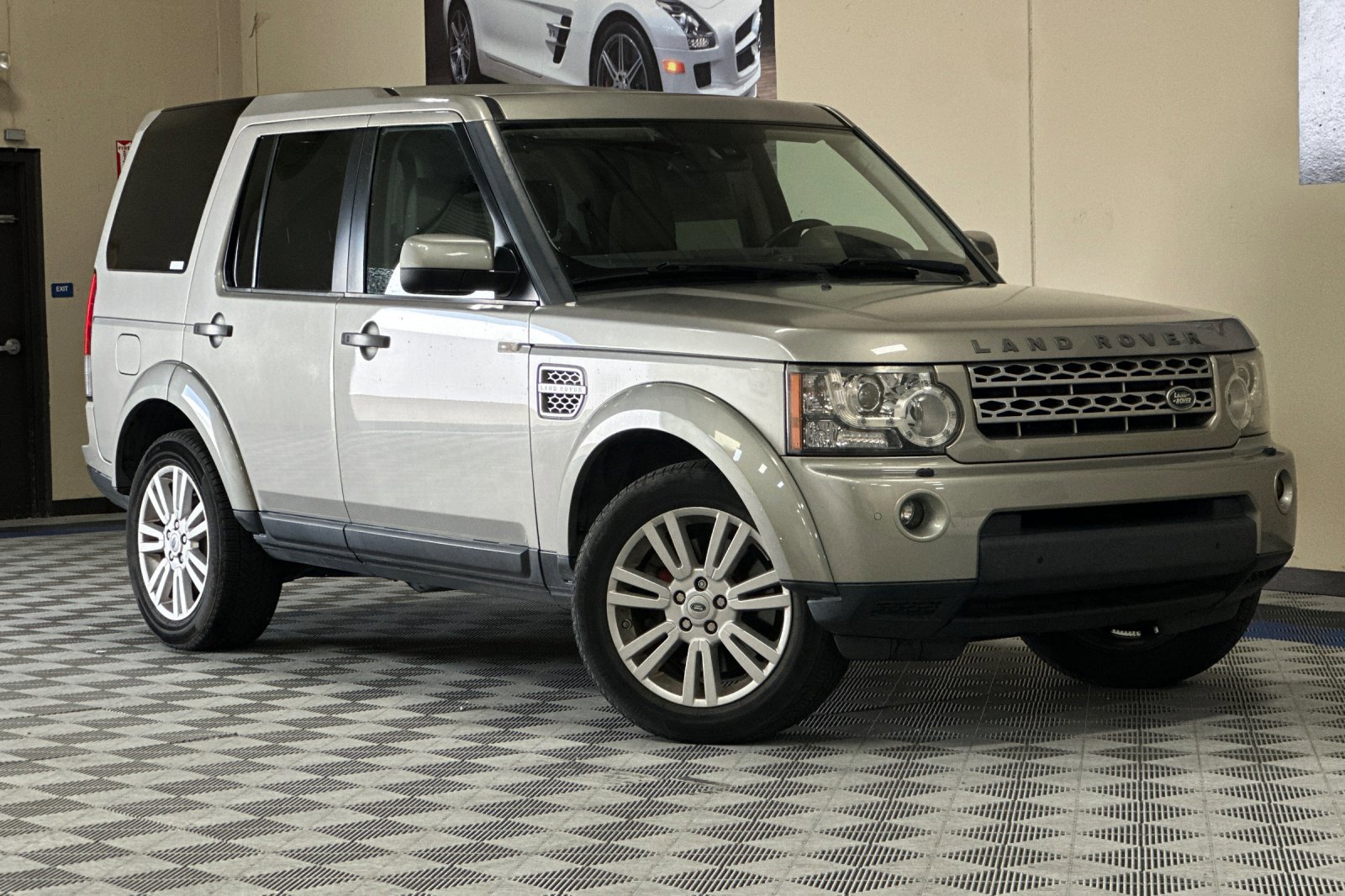 Used 2011 Land Rover LR4 HSE LUX AWD/4WD image 2