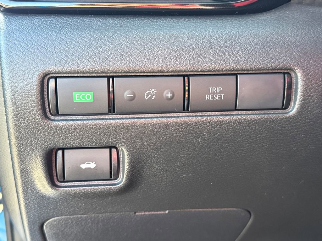 Used 2025 Nissan Sentra SV image 31