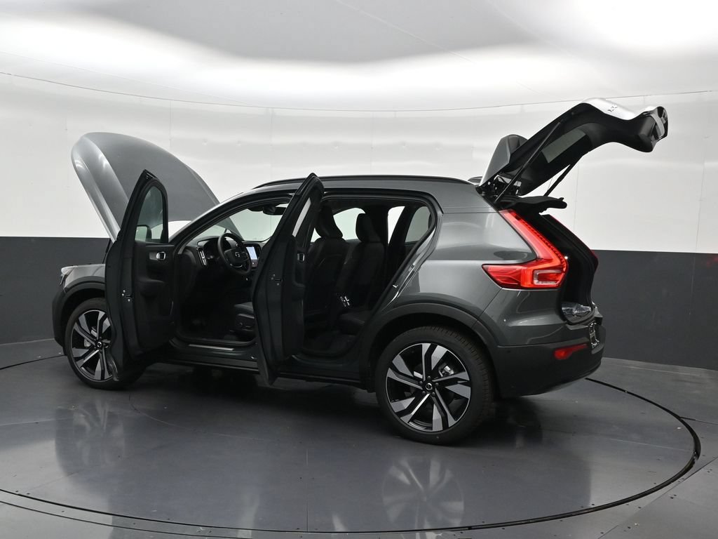 New 2026 Volvo XC40 B5 Plus w/ Climate Package AWD/4WD image 32