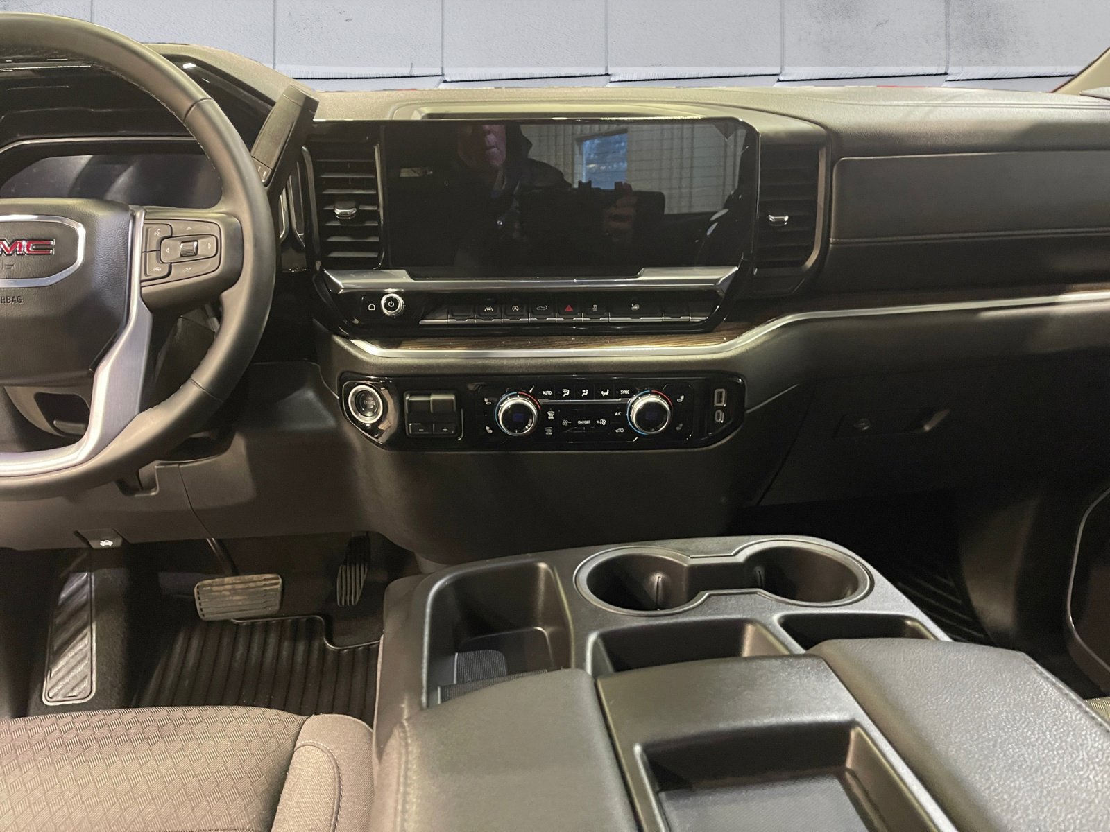 Certified 2025 GMC Sierra 1500 Elevation image 11