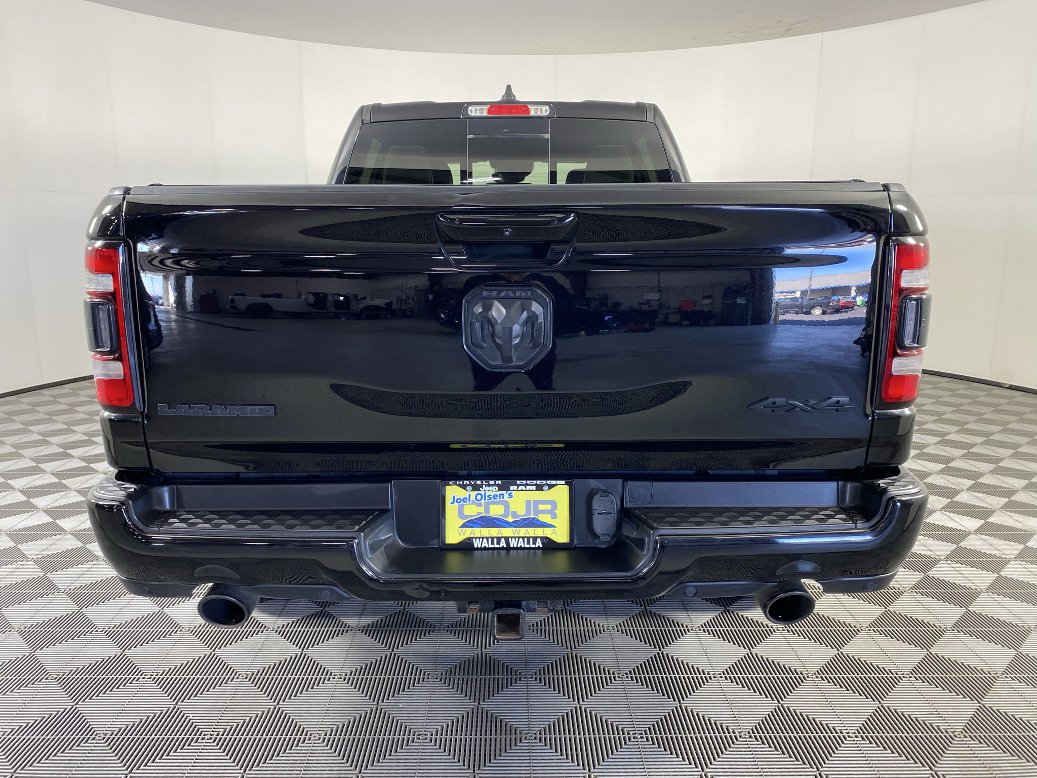 Used 2023 RAM 1500 Laramie AWD/4WD image 9