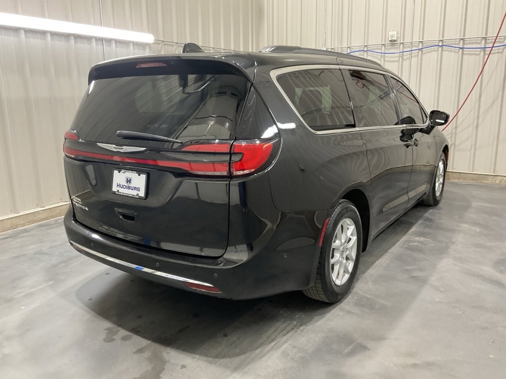 Used 2022 Chrysler Pacifica Touring-L w/ Uconnect Theater Family Group image 25