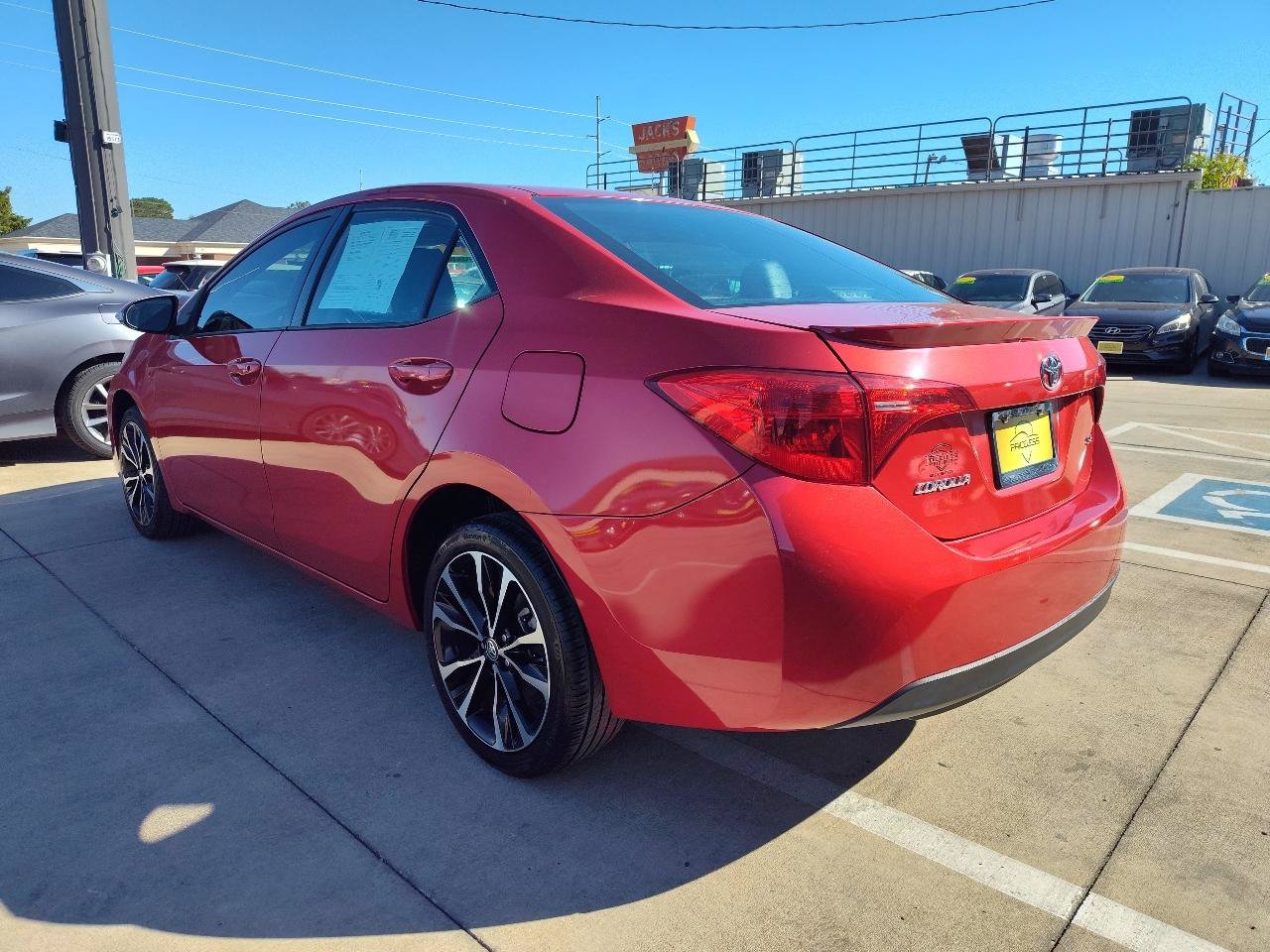 Used 2017 Toyota Corolla SE FWD image 6