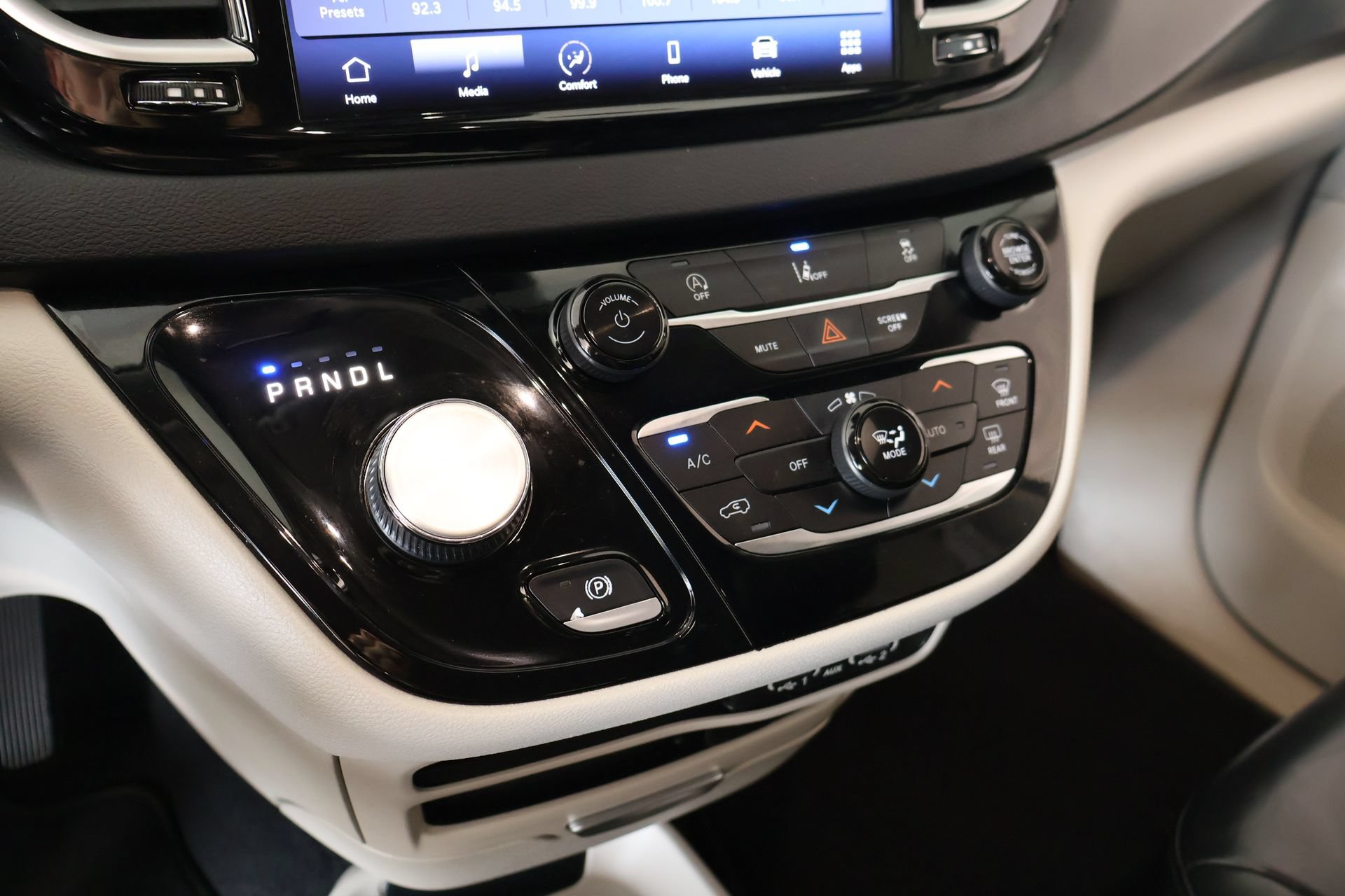 Used 2022 Chrysler Pacifica Touring-L FWD image 7