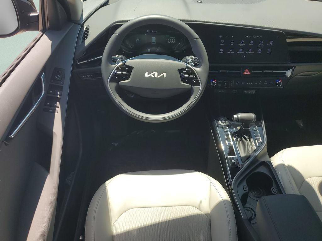 Used 2025 Kia Niro EX FWD image 12