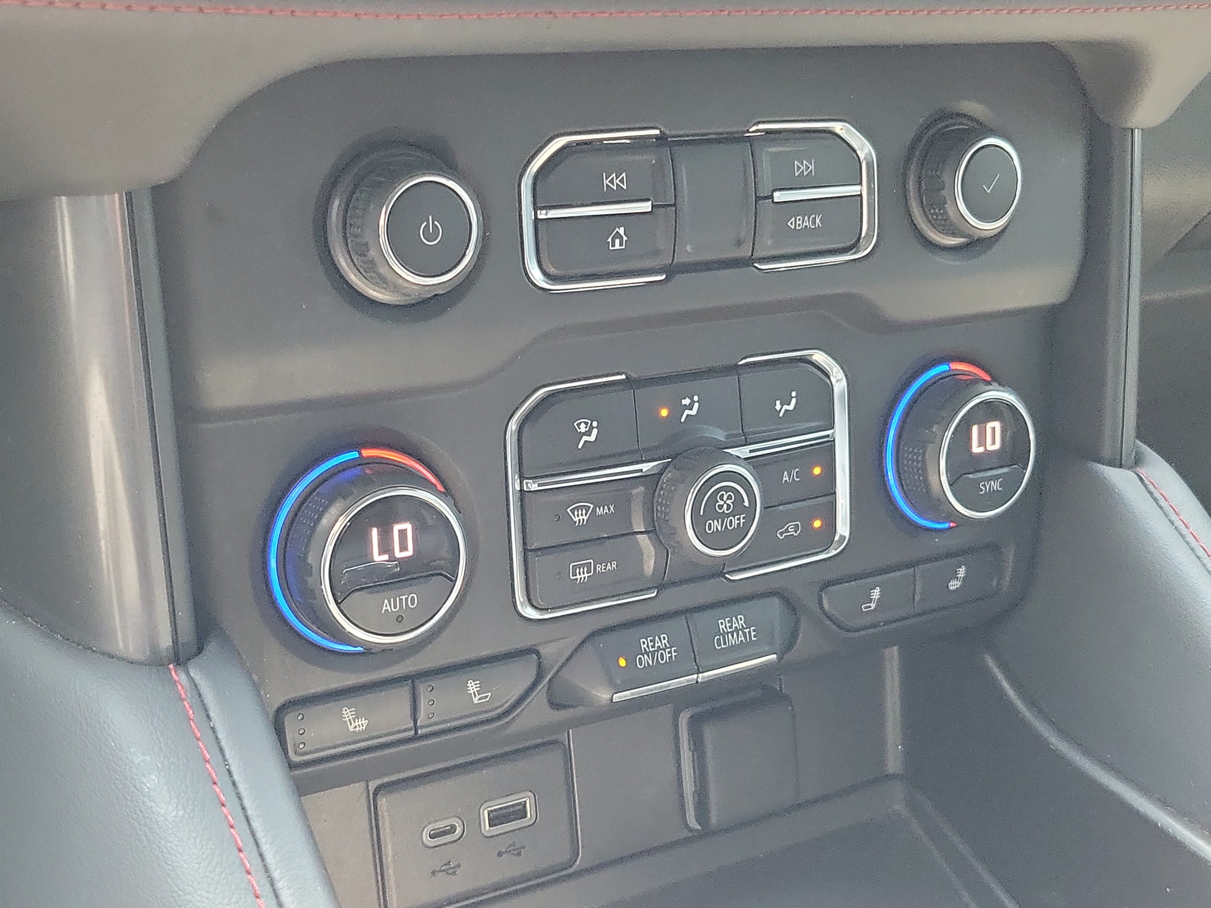 Used 2021 Chevrolet Suburban RST RWD image 27