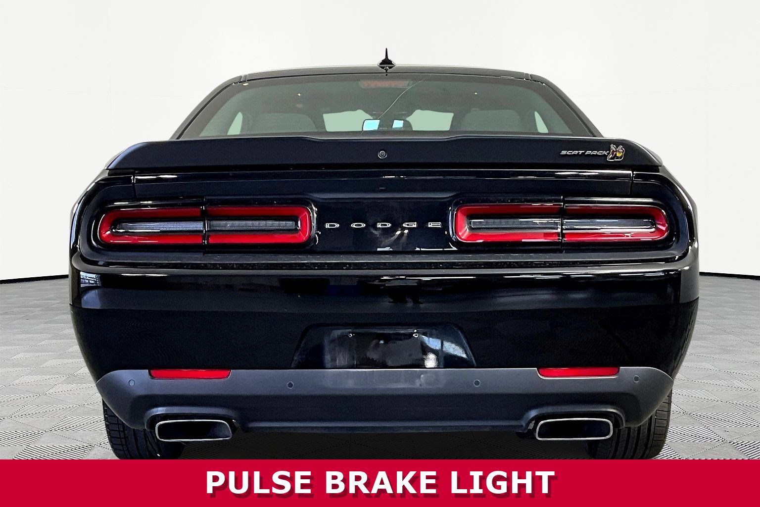 Used 2022 Dodge Challenger R/T Scat Pack w/ Driver Convenience Group RWD image 5