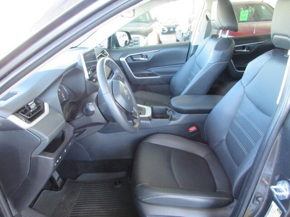 Used 2025 Toyota RAV4 XLE Premium image 11
