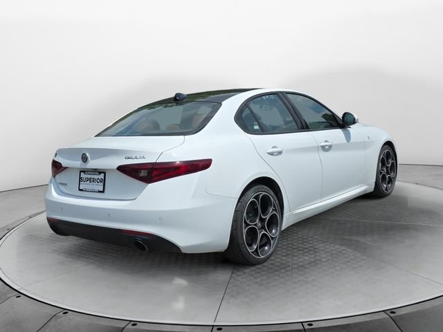 Used 2022 Alfa Romeo Giulia Ti AWD/4WD image 5