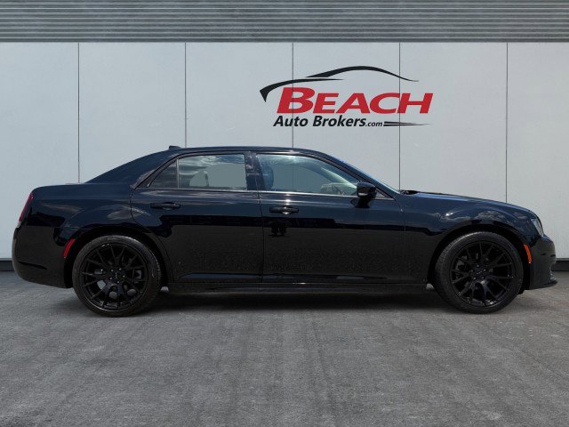Used 2022 Chrysler 300 Touring L w/ Comfort Group RWD image 9