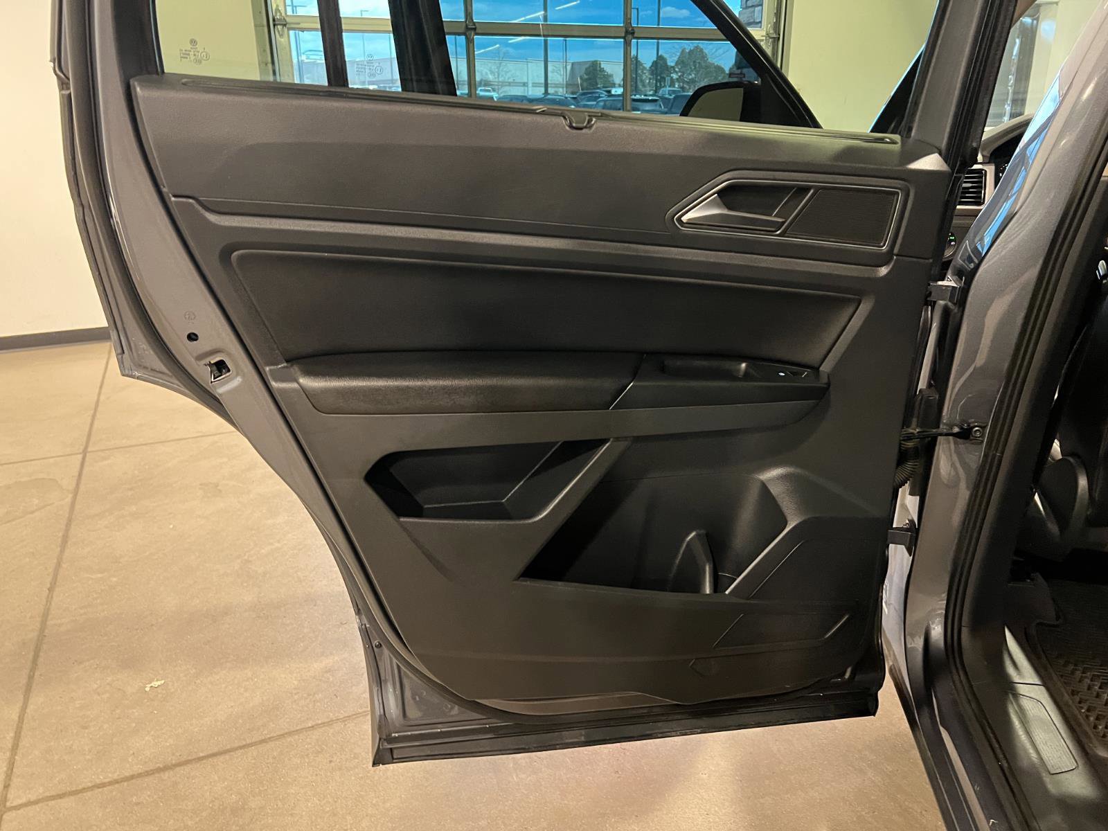 Used 2018 Volkswagen Atlas SEL w/ R-Line Package image 33