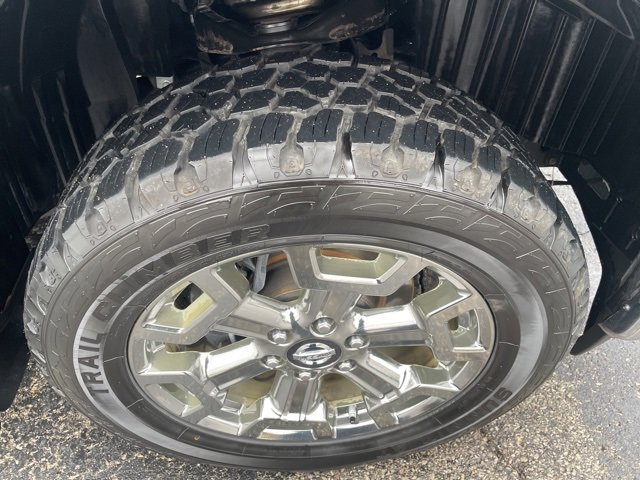 Used 2018 Nissan Titan SL w/ Chrome Package image 17