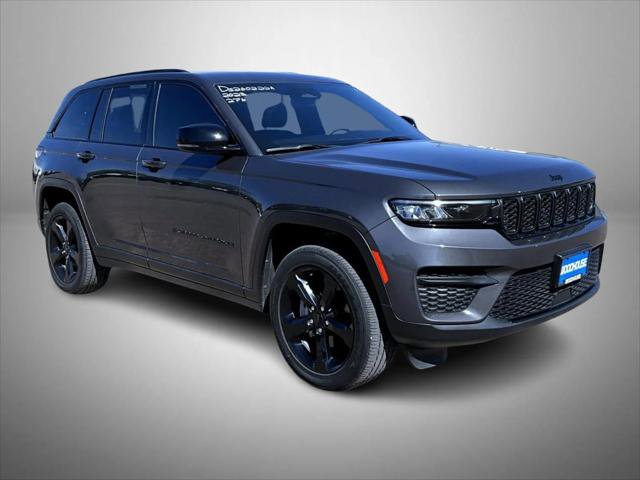 Certified 2023 Jeep Grand Cherokee Altitude AWD/4WD image 3
