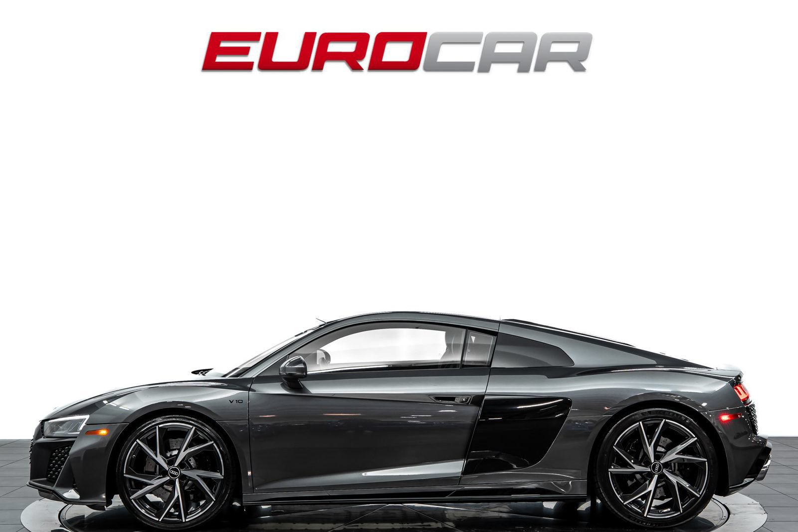 Used 2021 Audi R8 V10 w/ Premium Package RWD image 2