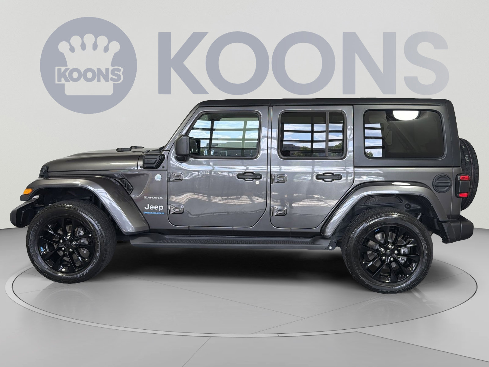 Used 2023 Jeep Wrangler Unlimited Sahara w/ Cold Weather Group AWD/4WD image 2