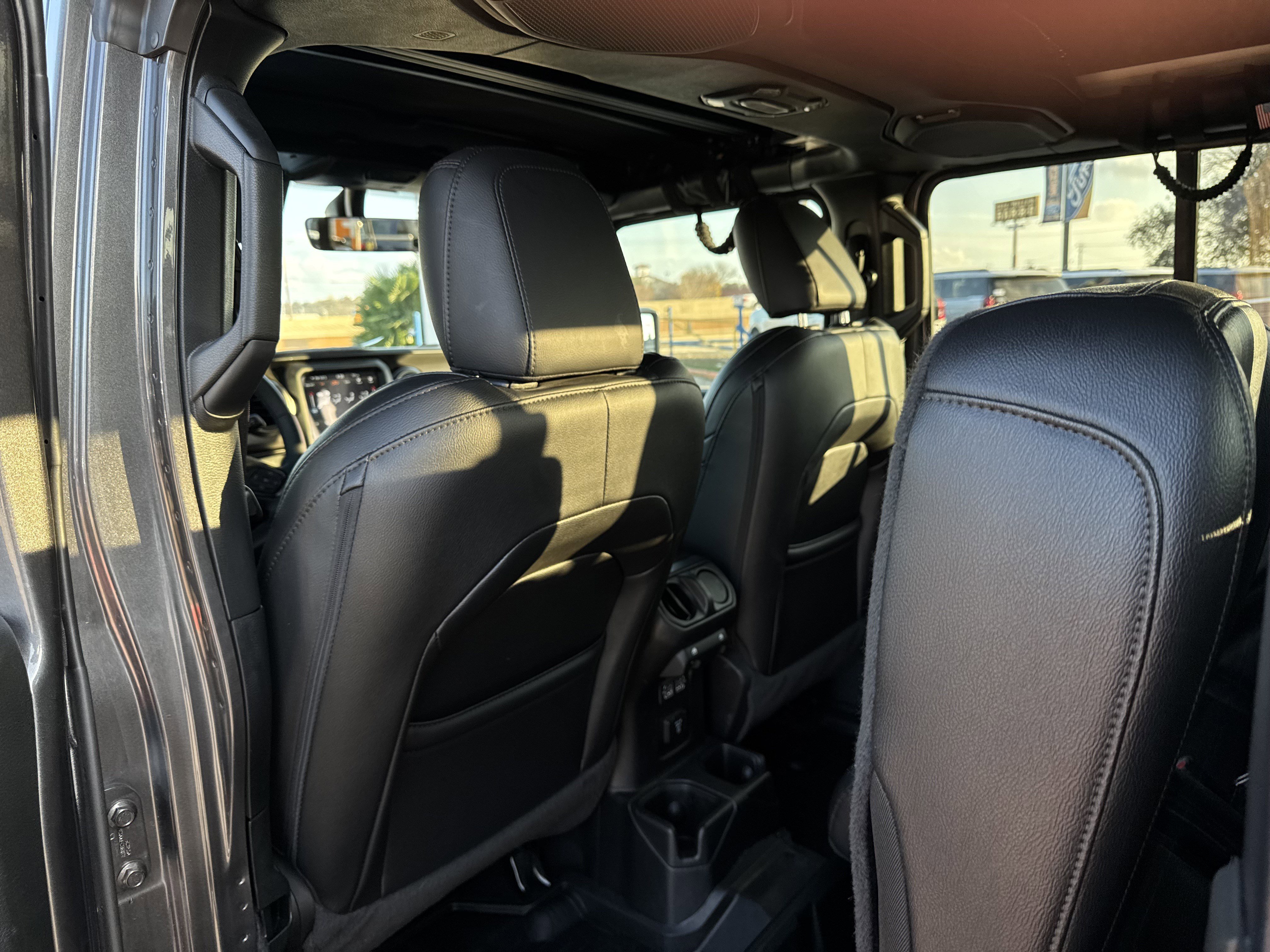 Used 2023 Jeep Gladiator Sport image 14