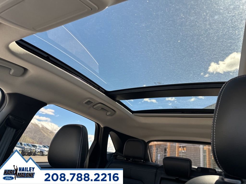 New 2024 Ford Escape SE w/ PHEV Premium Package FWD image 30