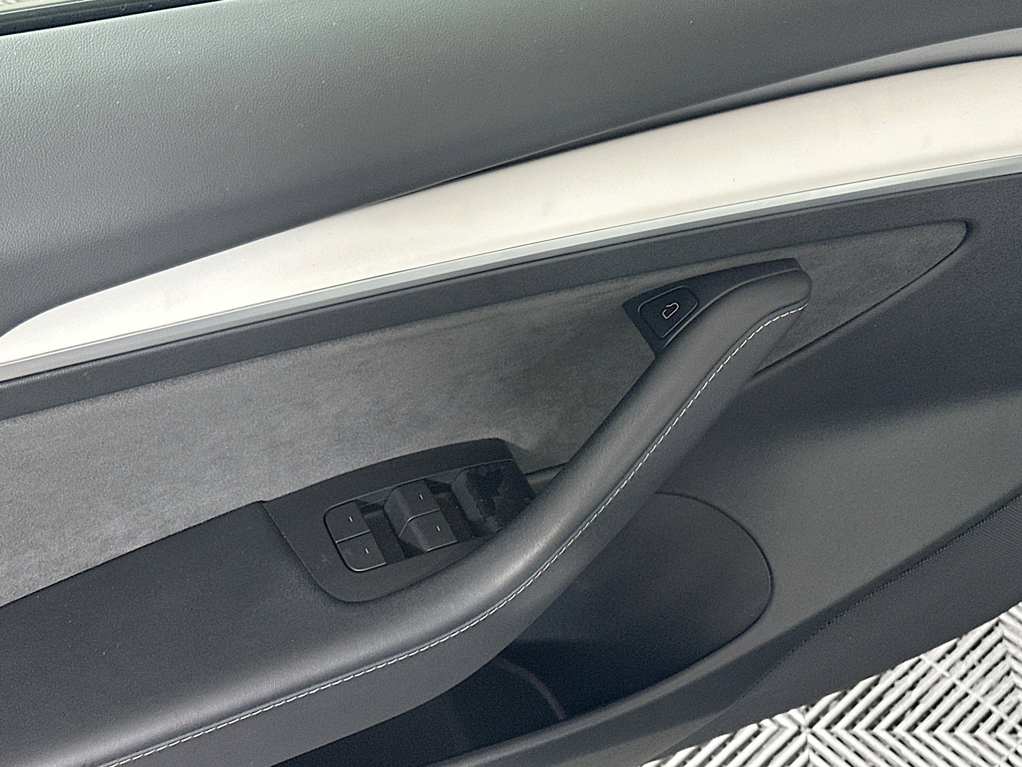 Used 2023 Tesla Model 3 Standard Range image 15