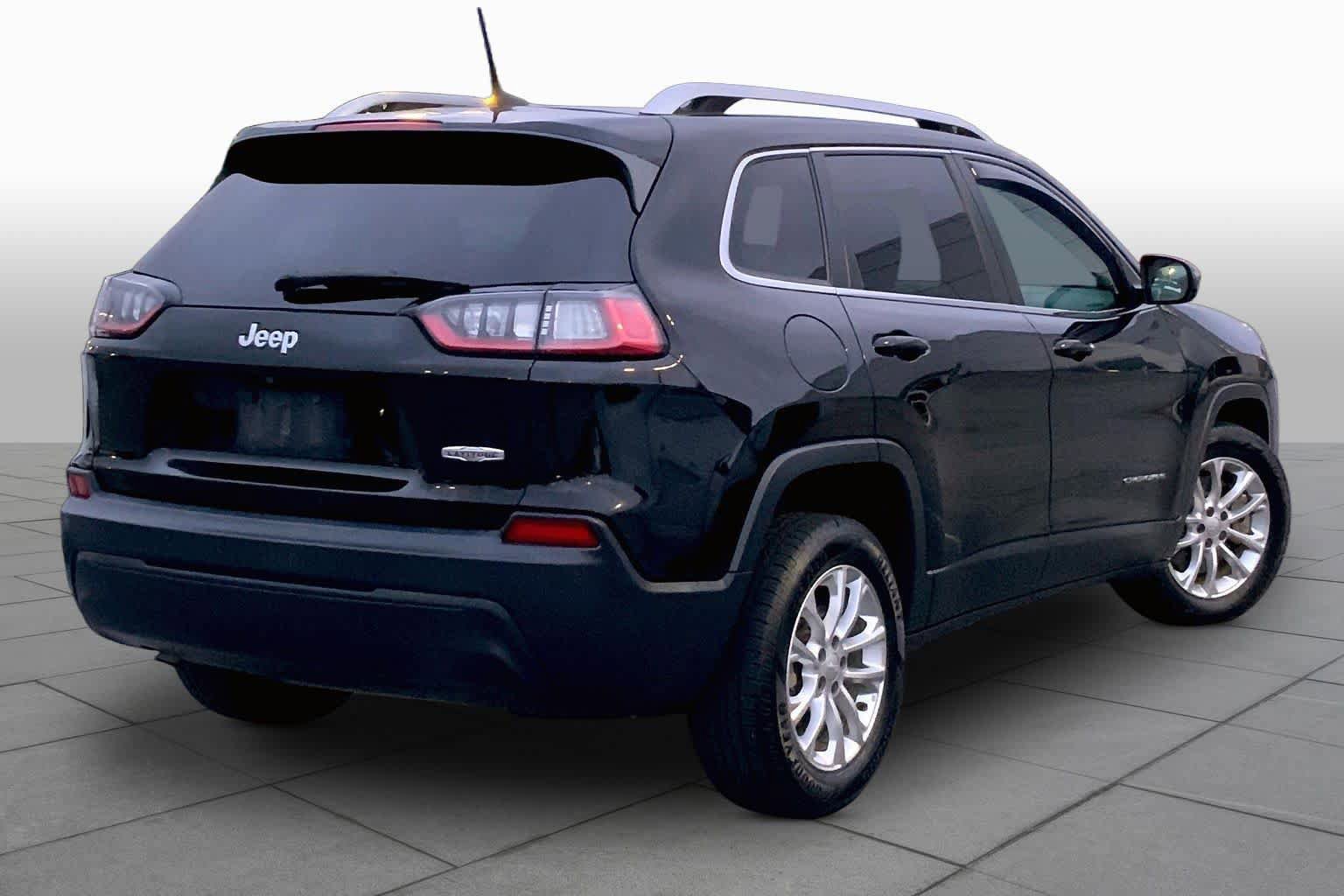 Used 2019 Jeep Cherokee Latitude w/ Popular Appearance Group FWD image 13