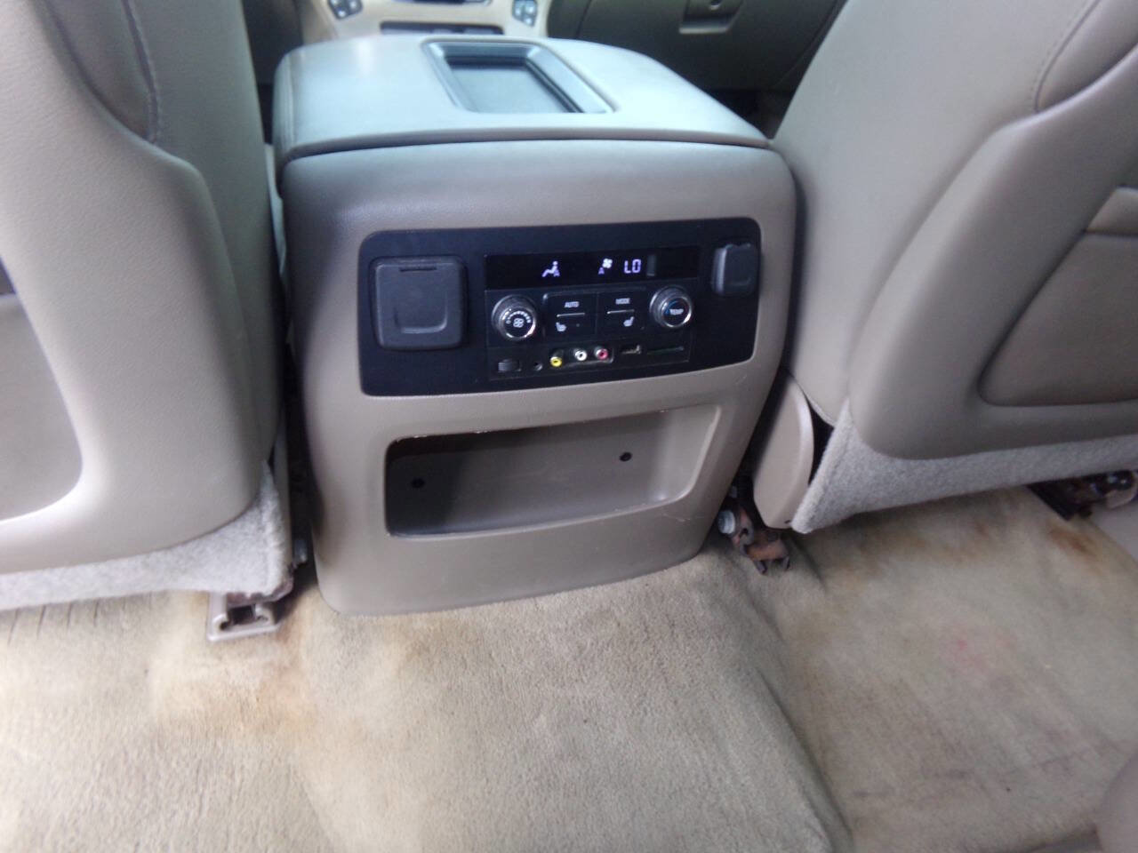Used 2015 GMC Yukon XL SLT w/ Open Road Package image 17