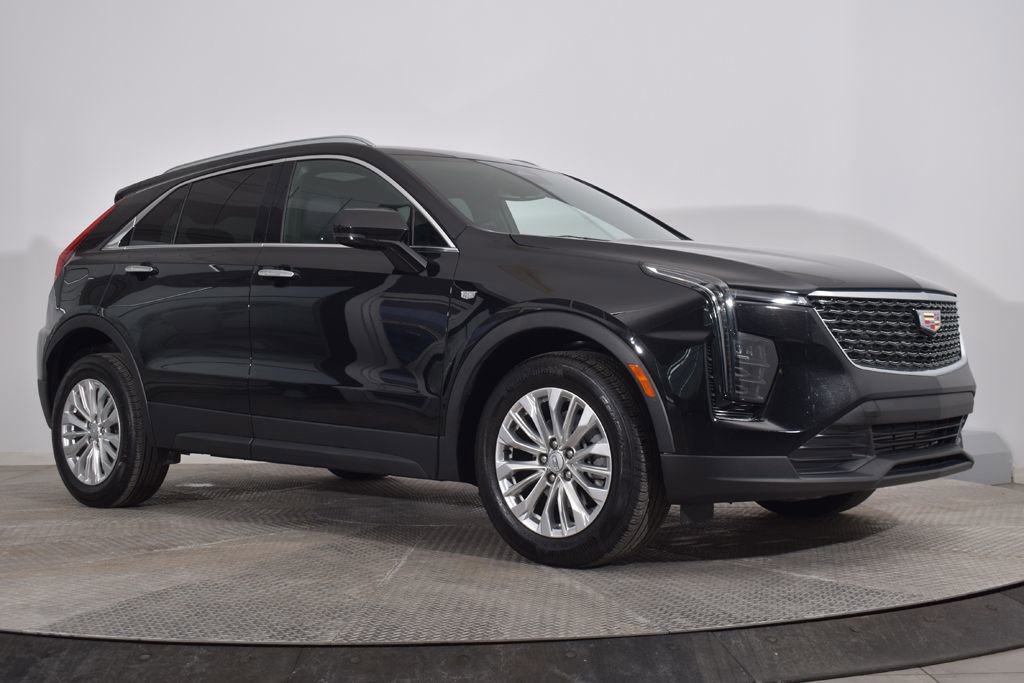 Used 2024 Cadillac XT4 Luxury w/ Cold Weather Package image 9