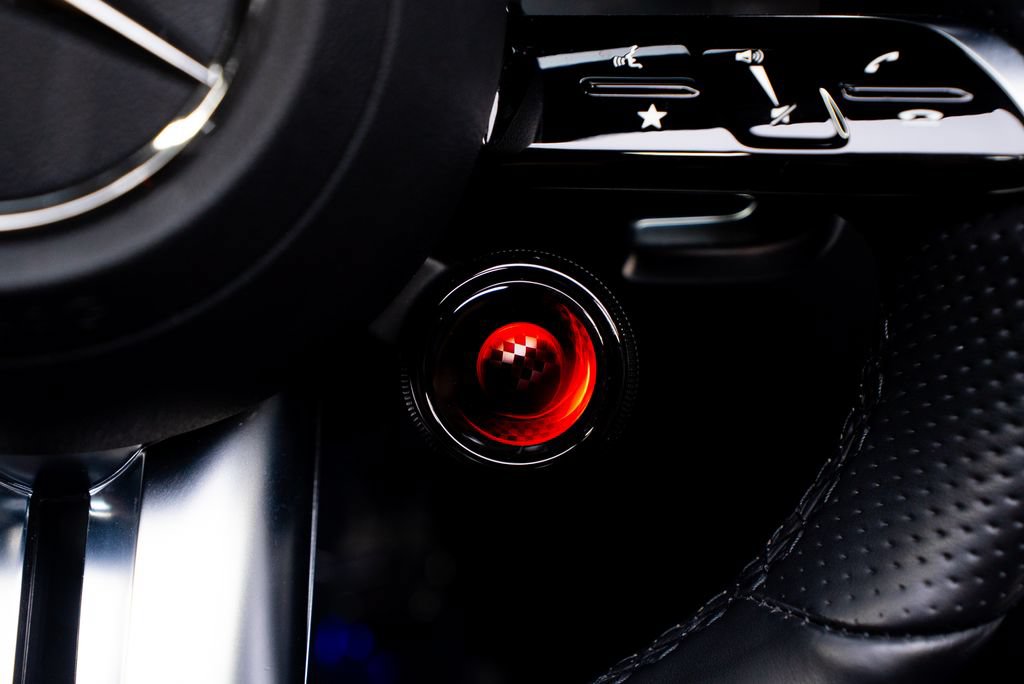 Used 2022 Mercedes-Benz SL 55 AMG 4MATIC w/ Driver Assistance Package image 43