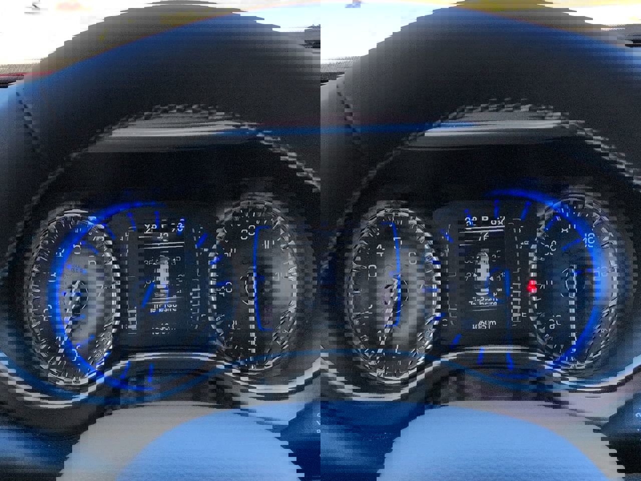 Used 2023 Chrysler Voyager LX FWD image 25