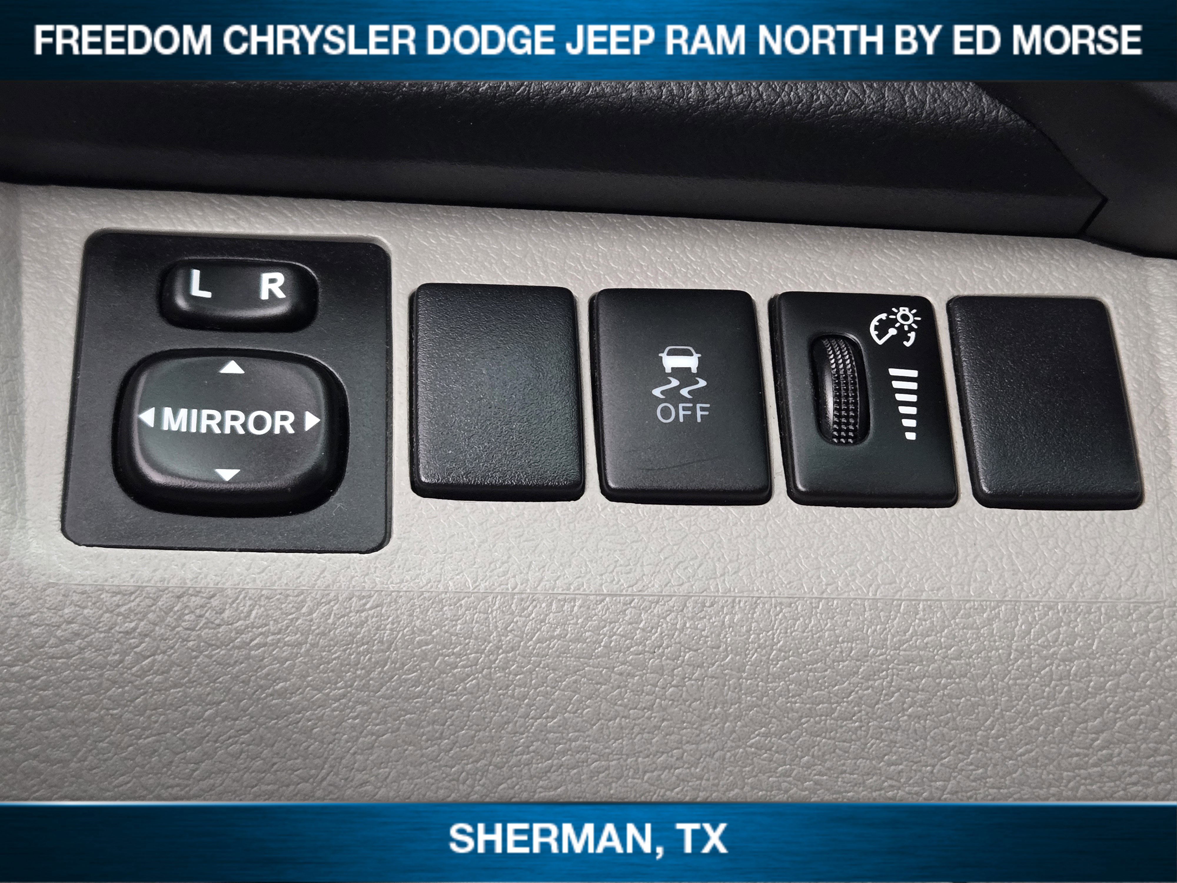 Used 2012 Toyota Highlander FWD w/ Tow Pkg image 14