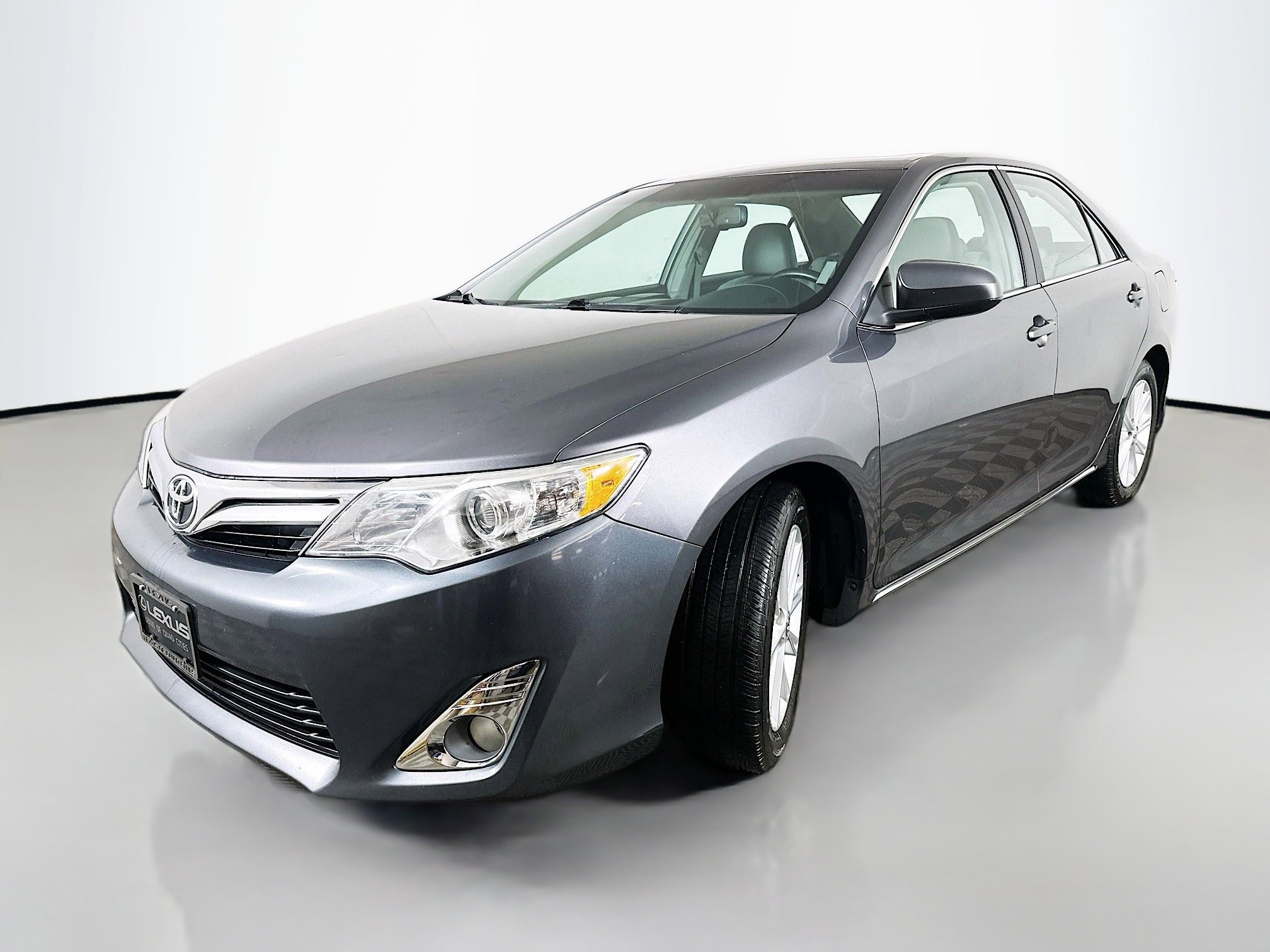 Used 2013 Toyota Camry XLE image 3