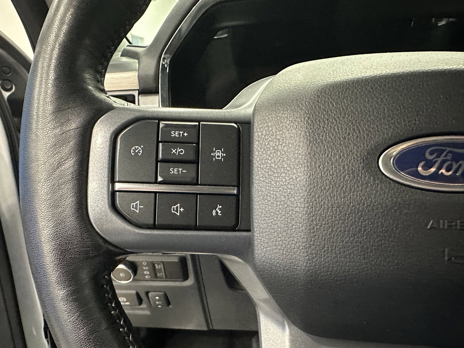 Used 2023 Ford F150 Lariat w/ Trailer Tow Package image 24