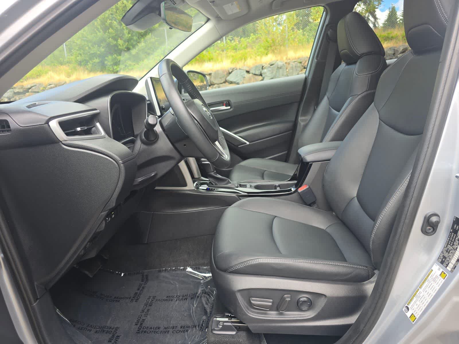Used 2025 Toyota Corolla Cross XLE w/ Convenience Package AWD/4WD image 23