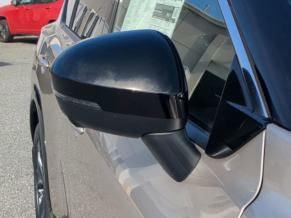 Used 2026 Nissan Rogue Platinum w/ Tech Package image 12