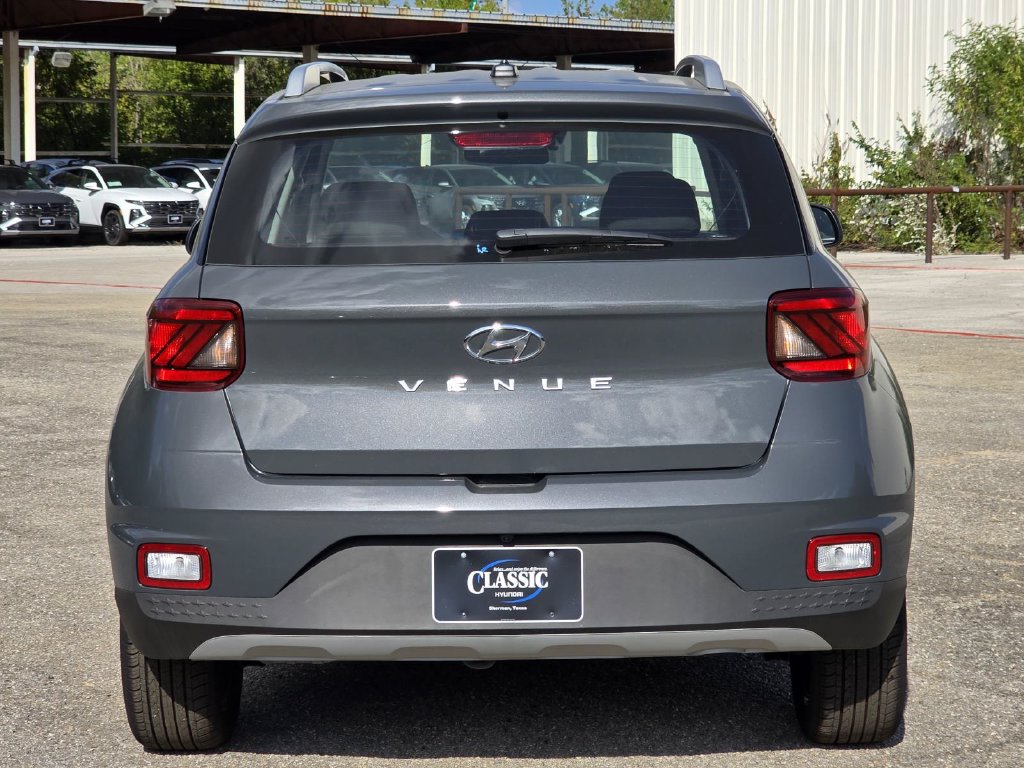 Used 2026 Hyundai Venue SEL FWD image 5
