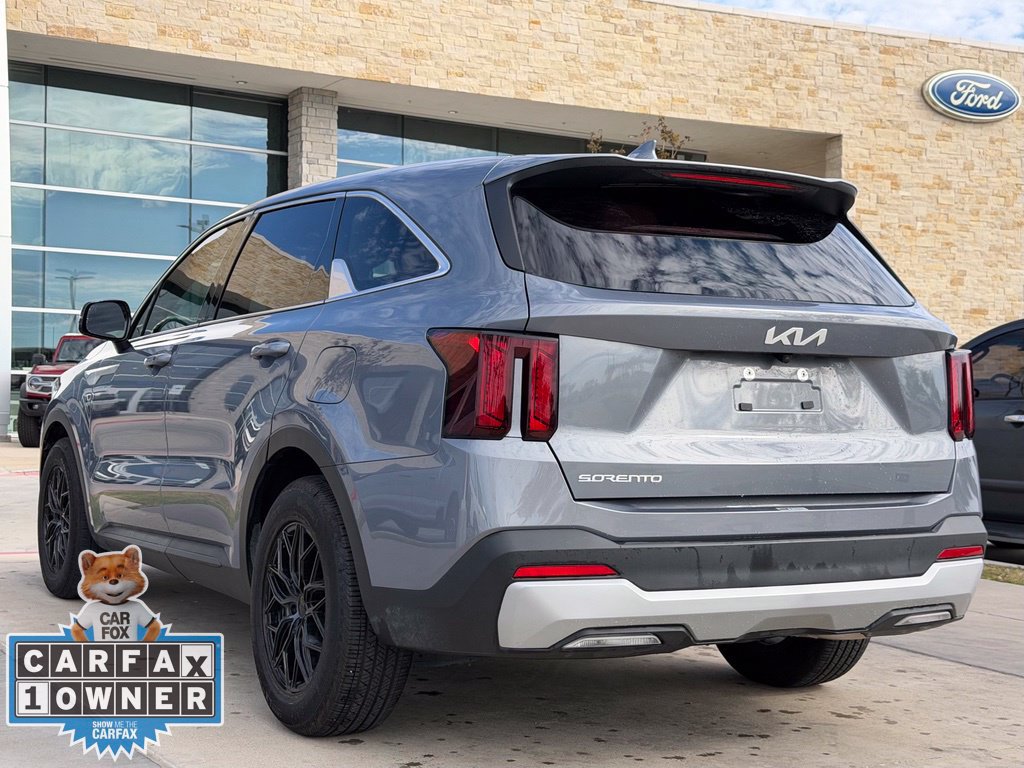 Used 2024 Kia Sorento LX FWD image 9
