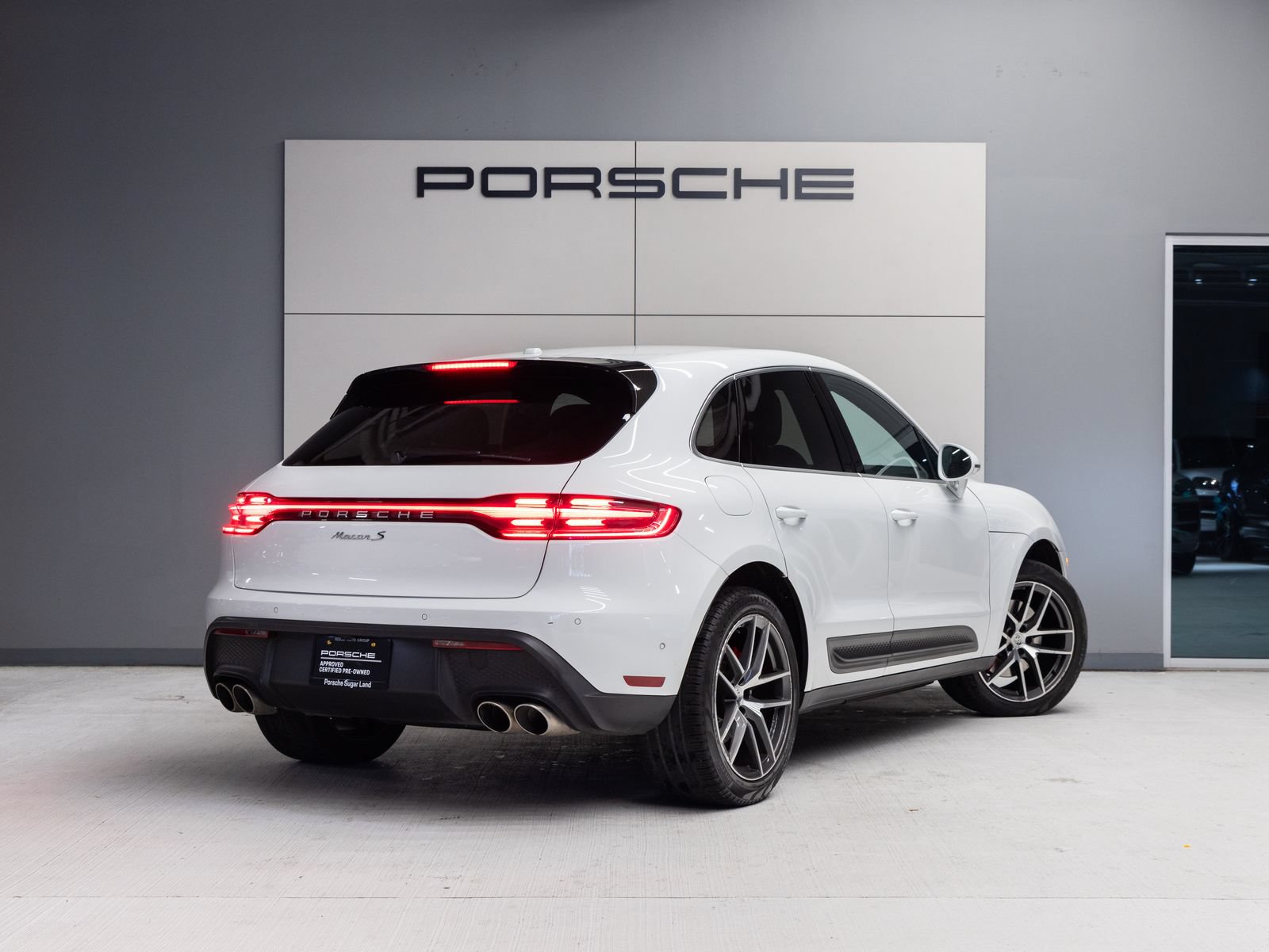Certified 2023 Porsche Macan S AWD/4WD image 7